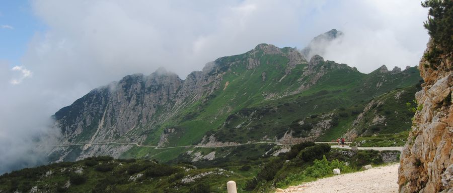 DSC_2173..dal rifugio Papa uno sterrato di una decina di  km mi riporta alla partenza Malga Campiglia